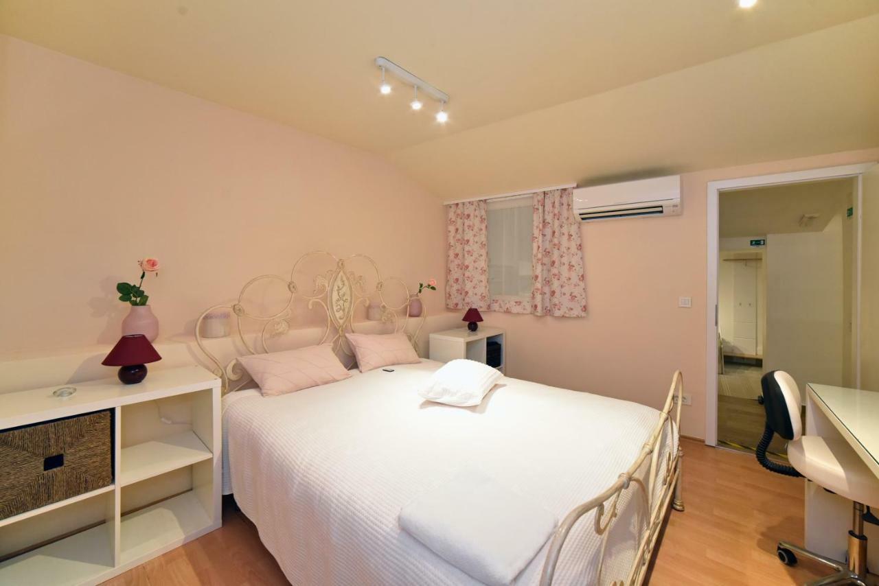 Ban Jelacic Apartment Zágráb Kültér fotó